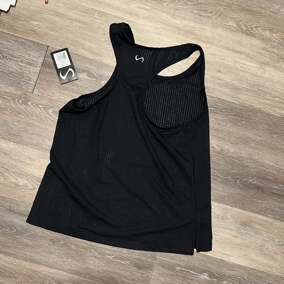 Workout top never wore! - Picture 4 of 4